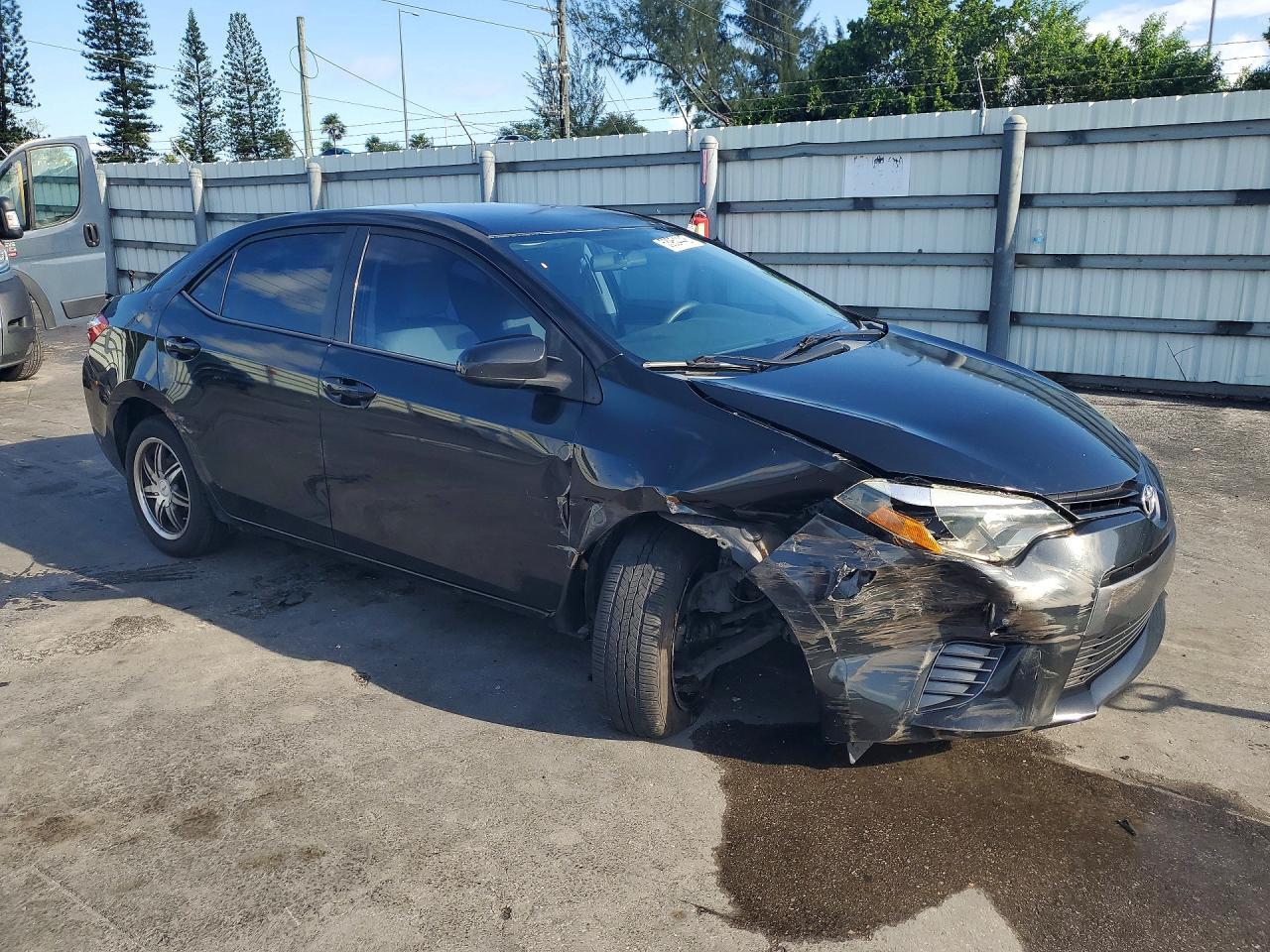 2015 Toyota Corolla Le - Фото 4