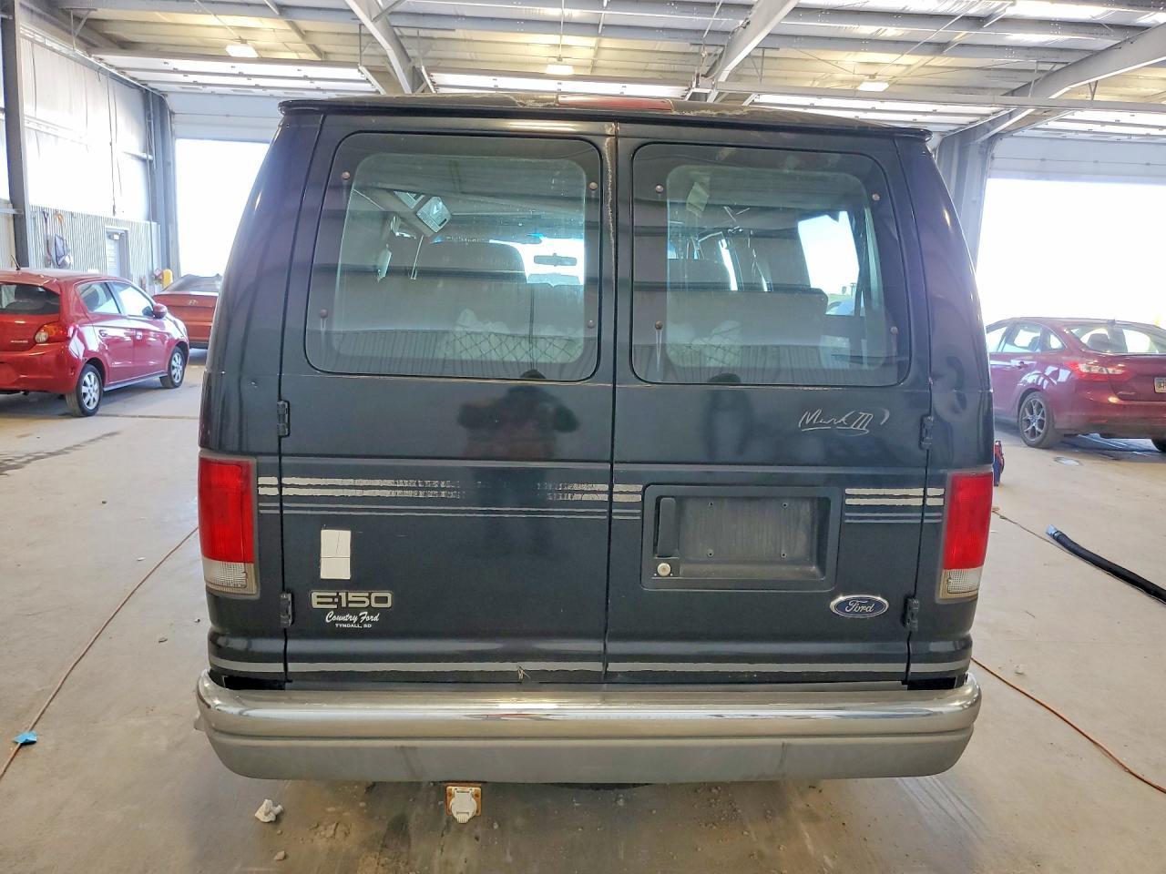 2000 Ford Econoline E150 Van - Image 6