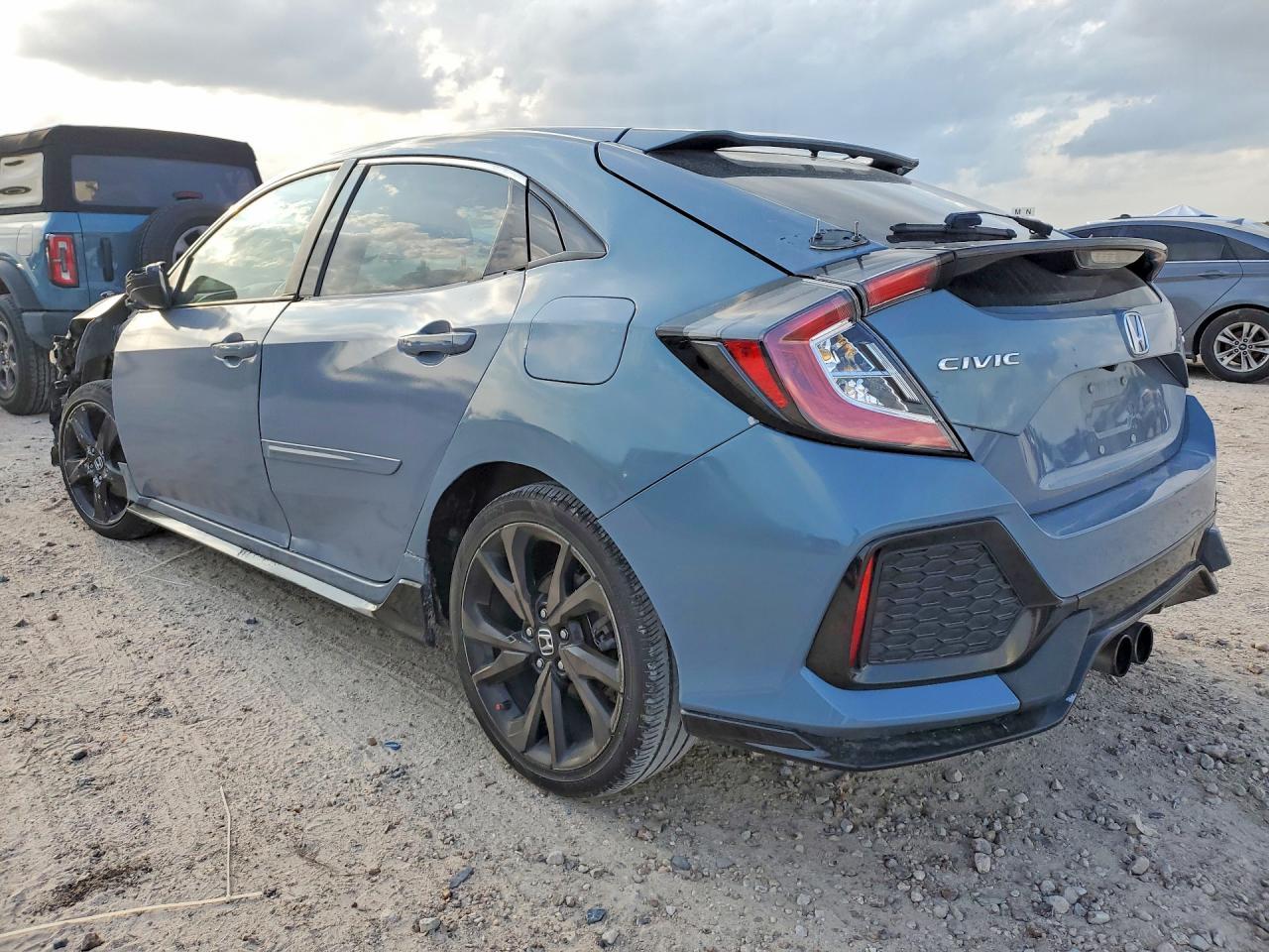 2018 Honda Civic Sport Touring - Image 2
