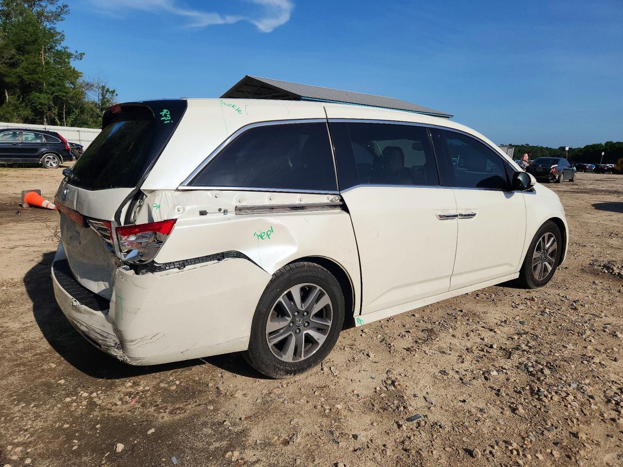 2015 Honda Odyssey Touring - Фото 3