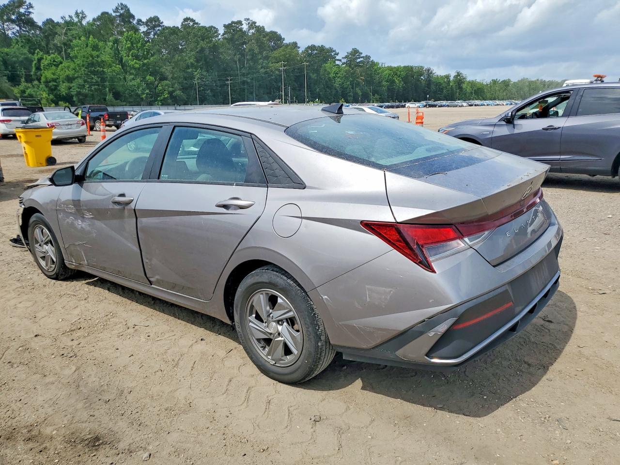 2024 Hyundai Elantra Se - Фото 2
