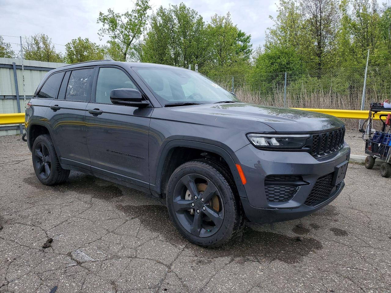 2023 Jeep Grand Cherokee Laredo/Altitude - Image 4