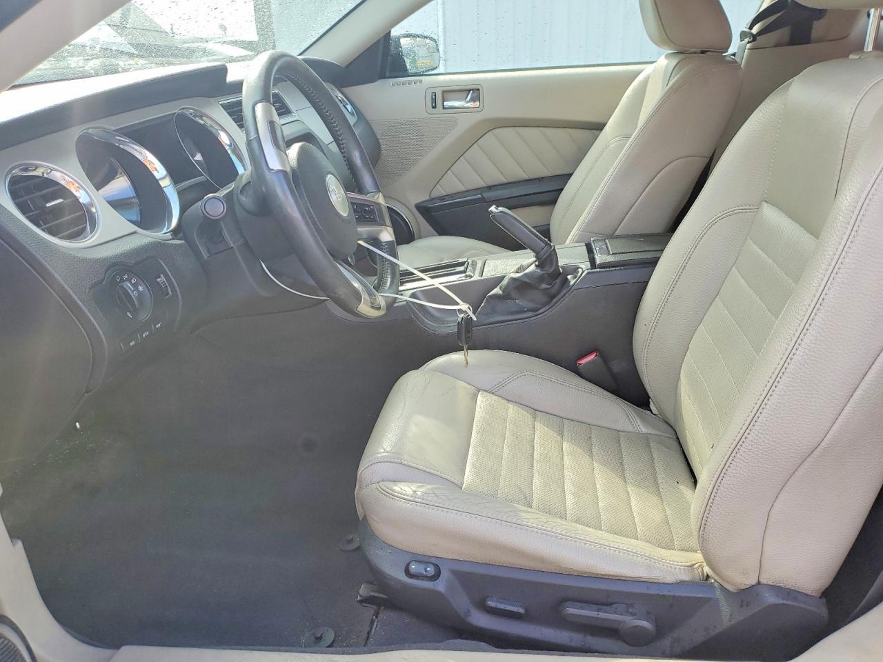 2011 Ford Mustang - Image 7