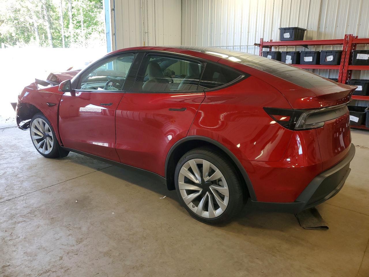 2026 Tesla Model Y - Фото 2