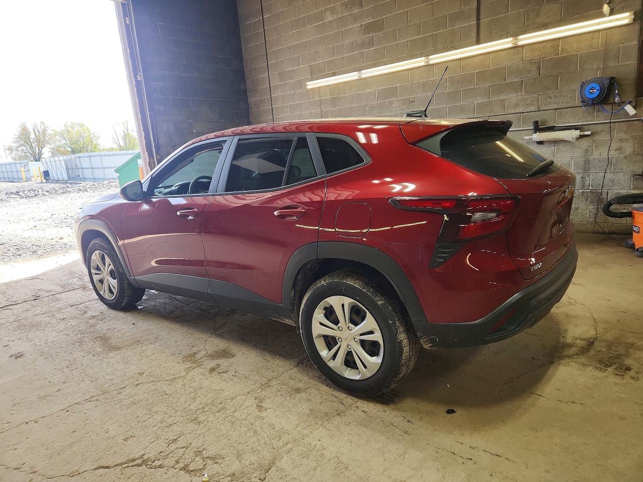 2024 Chevrolet Trax Ls - Фото 2