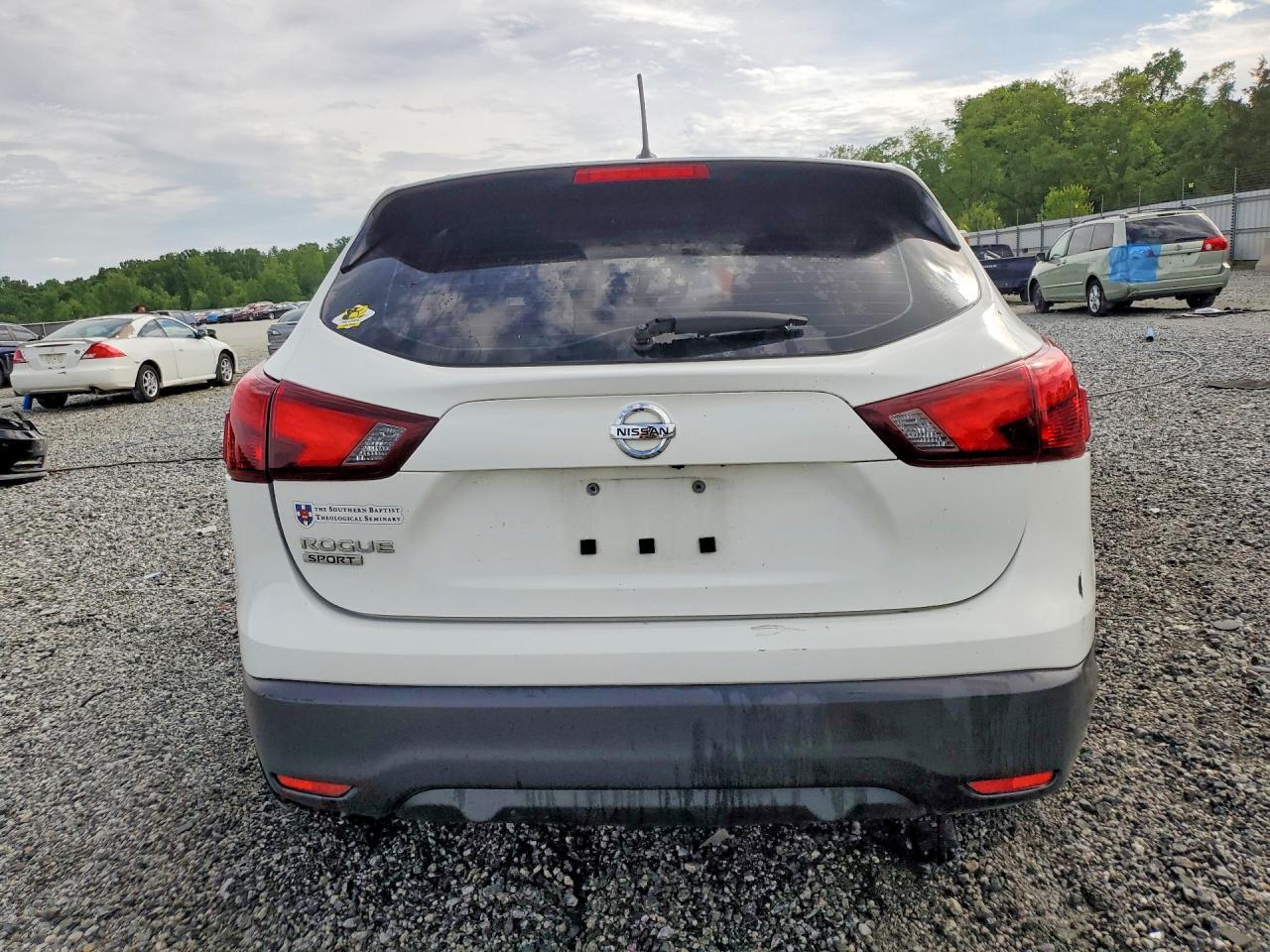 2019 Nissan Rogue Sport S - Image 6