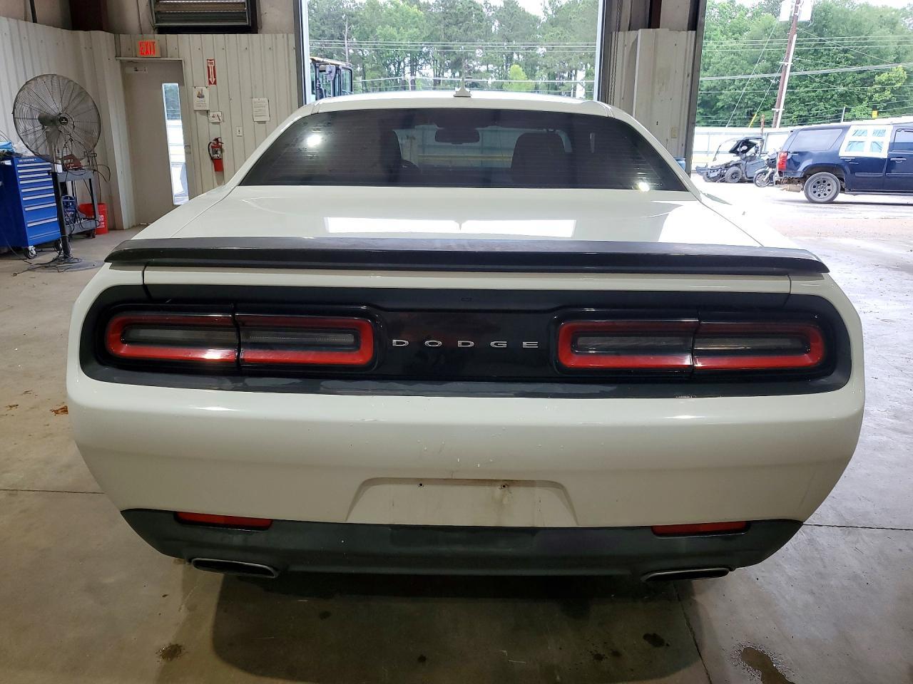 2015 Dodge Challenger Sxt - Image 6