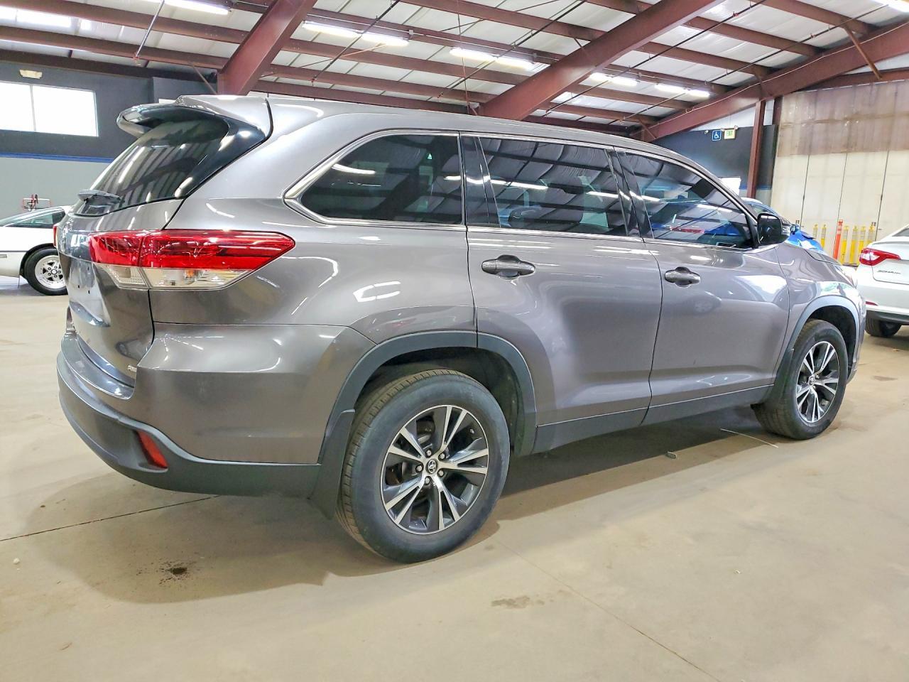 2019 Toyota Highlander Le - Image 3