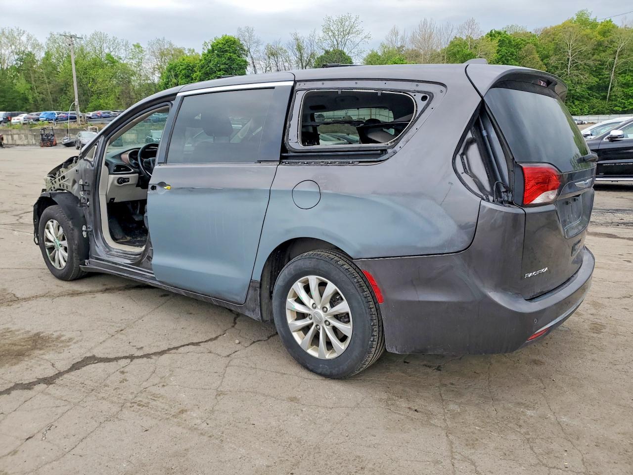 2019 Chrysler Pacifica Touring L - Фото 2