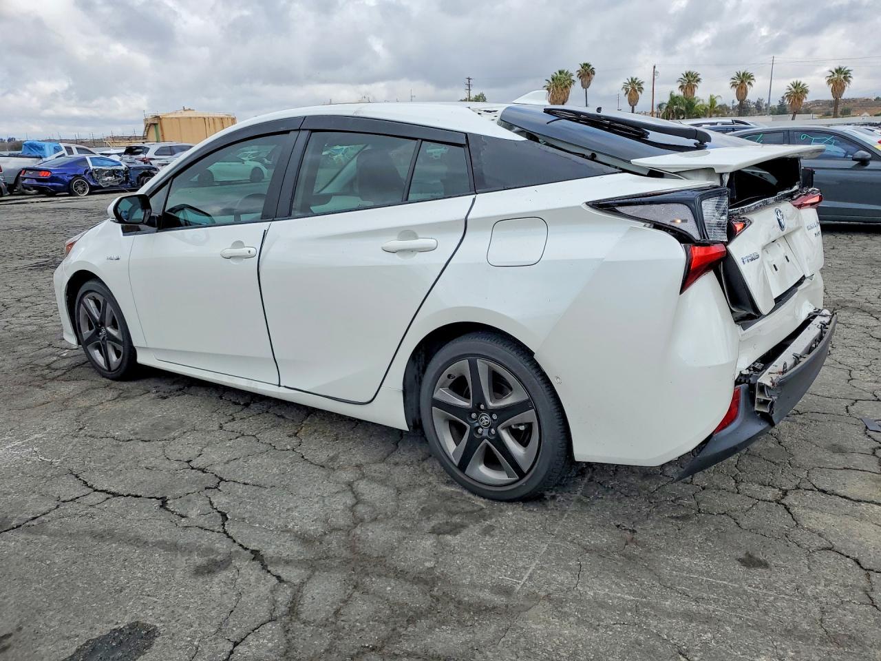 2019 Toyota Prius Xle - Image 2