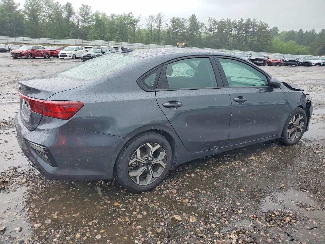 2021 Kia Forte Lxs - Фото 3