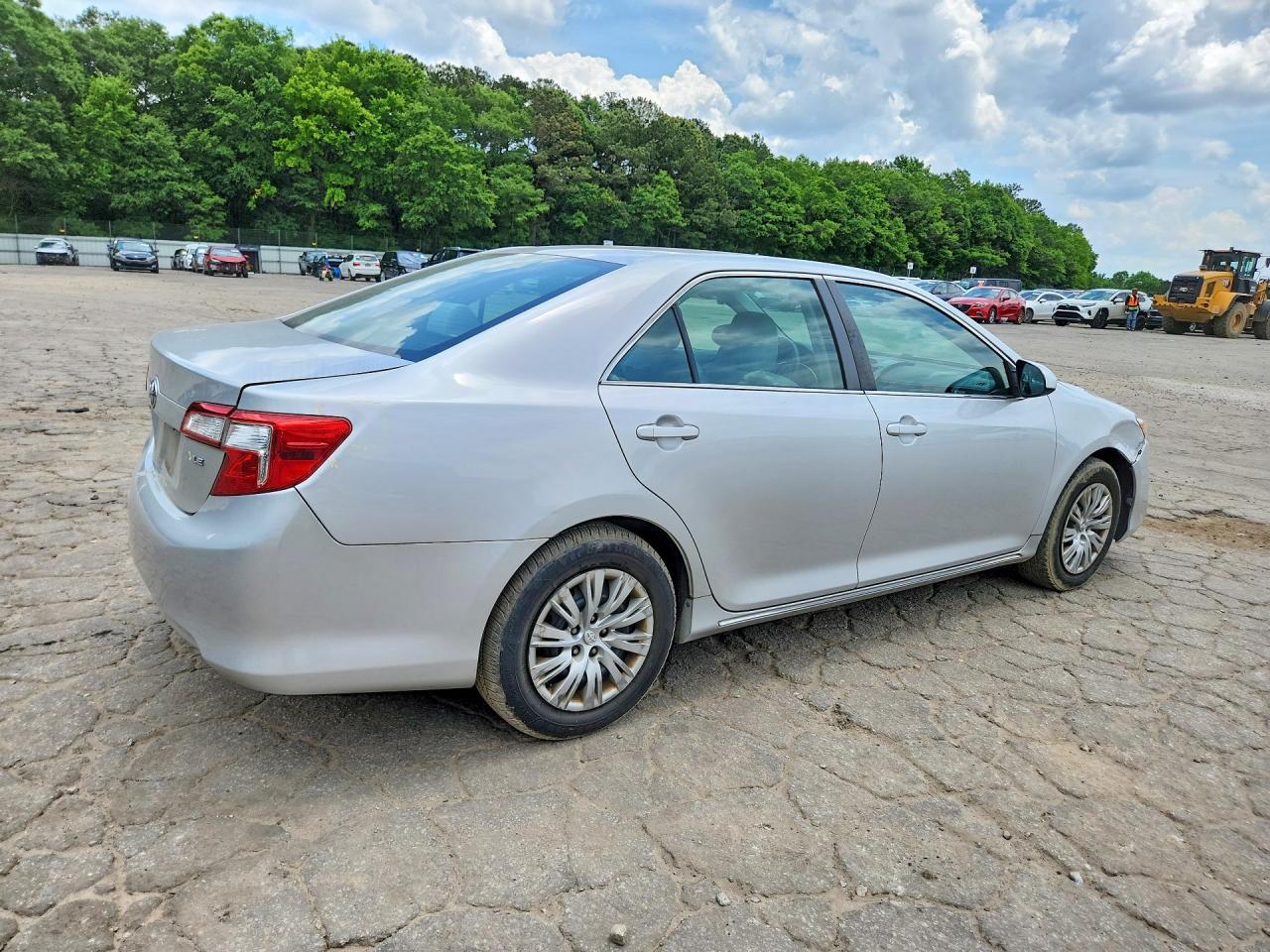 2014 Toyota Camry Le - Фото 3