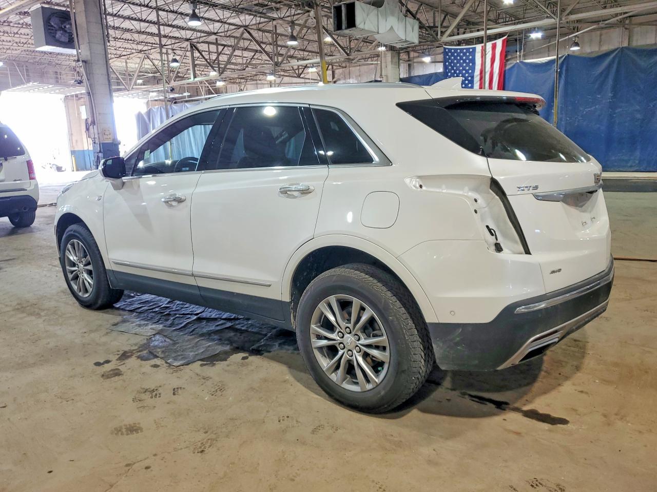 2022 Cadillac Xt5 Premium Luxury - Image 2