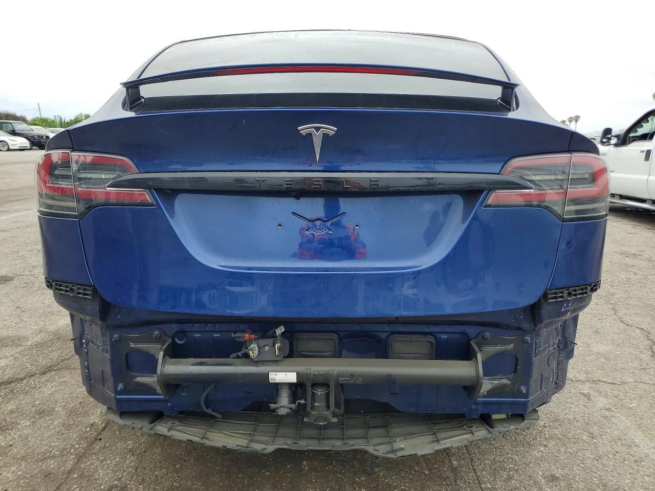 2022 Tesla Model X - Фото 6