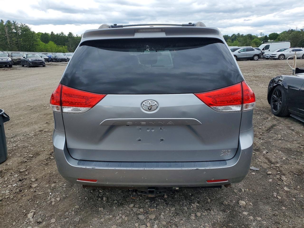 2014 Toyota Sienna Xle 7-Passenger - Фото 6