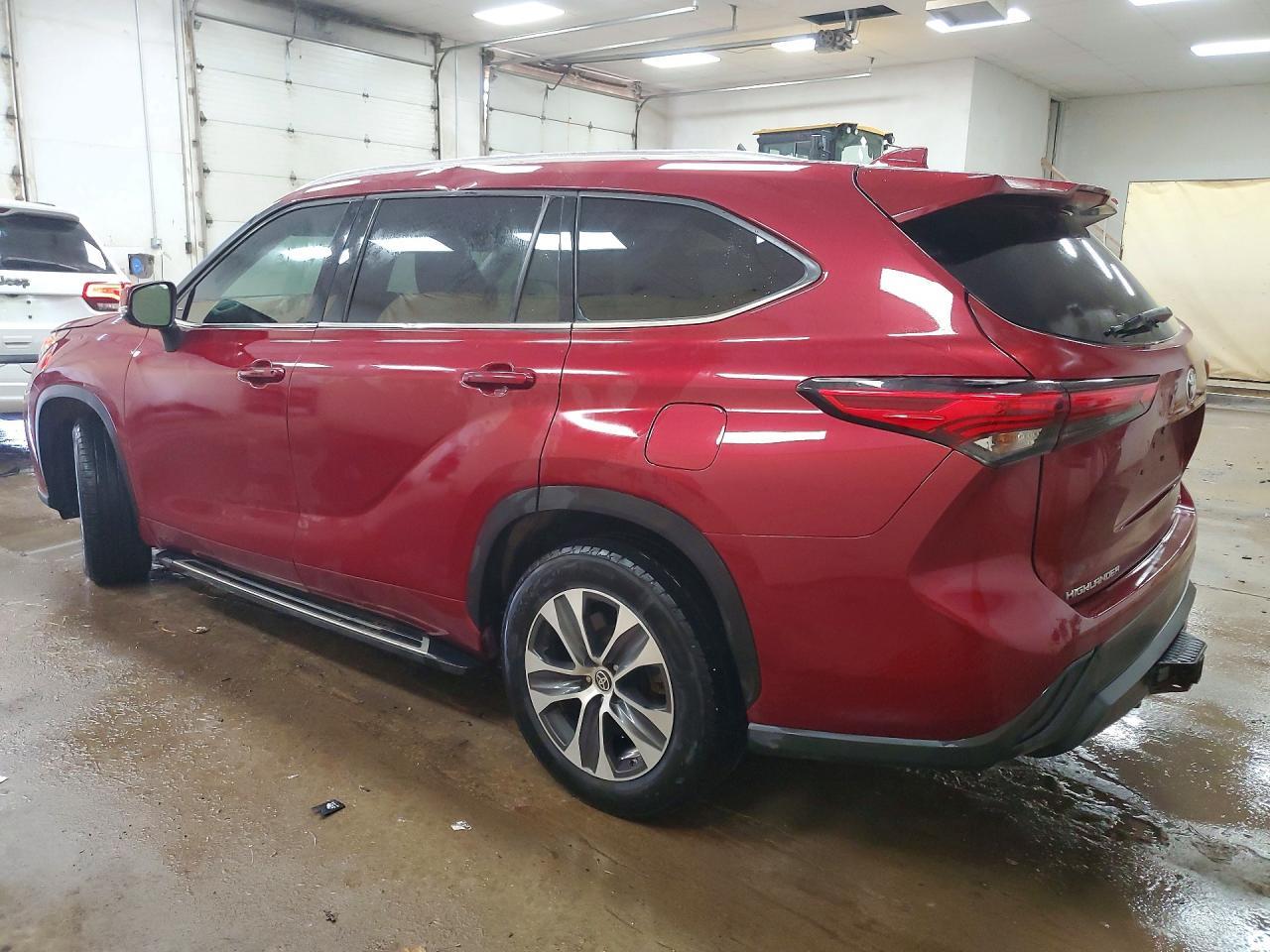 2021 Toyota Highlander Xle - Image 2