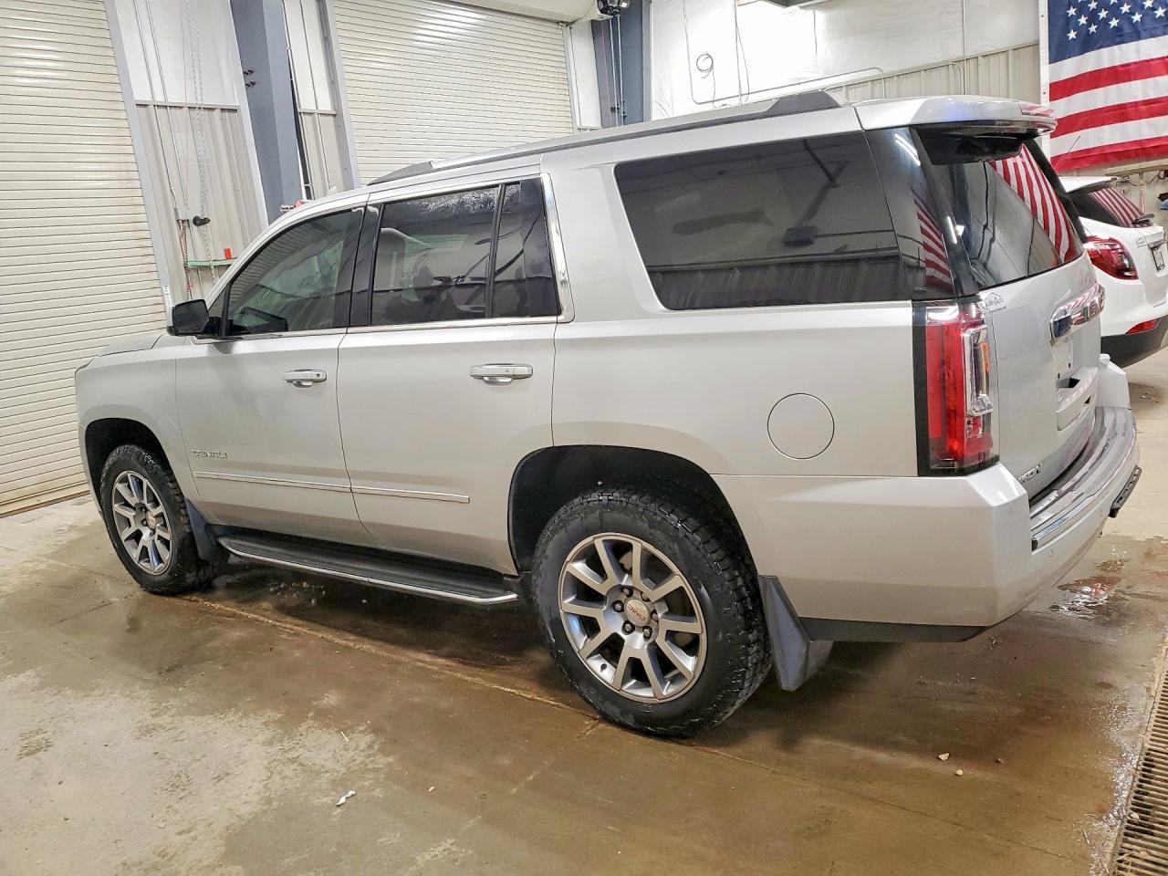 2015 GMC Yukon Denali - Image 2