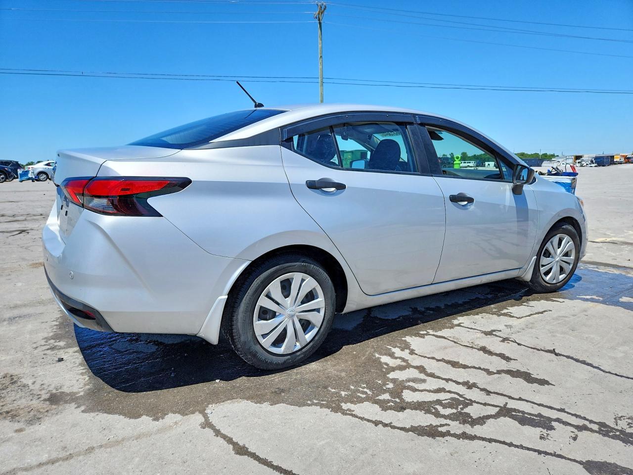 2021 Nissan Versa S - Фото 3