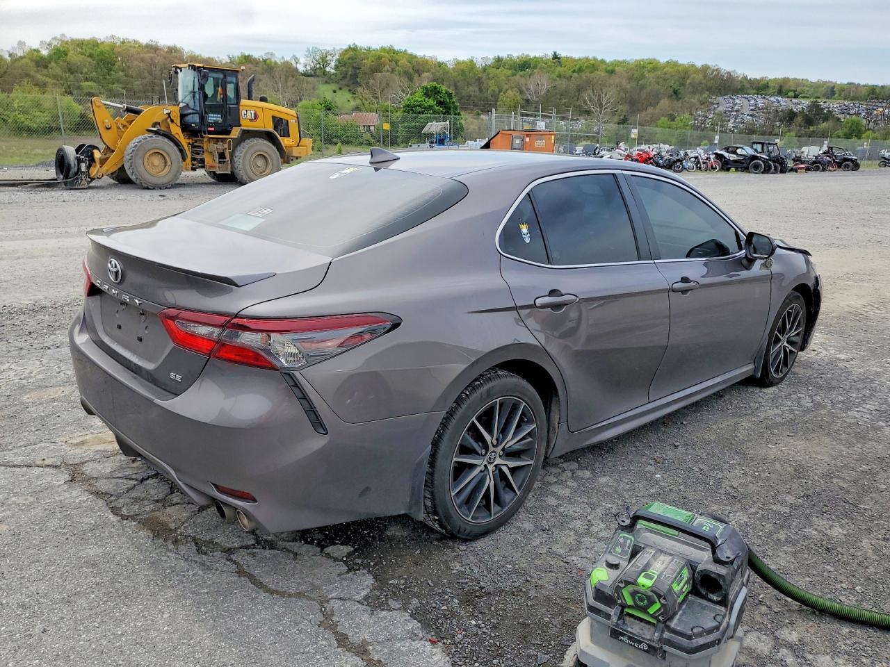 2024 Toyota Camry Se - Фото 3
