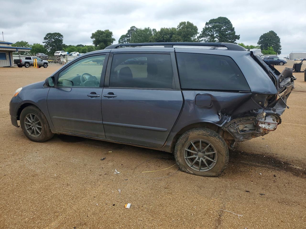 2009 Toyota Sienna Le 7-Passenger - Фото 2