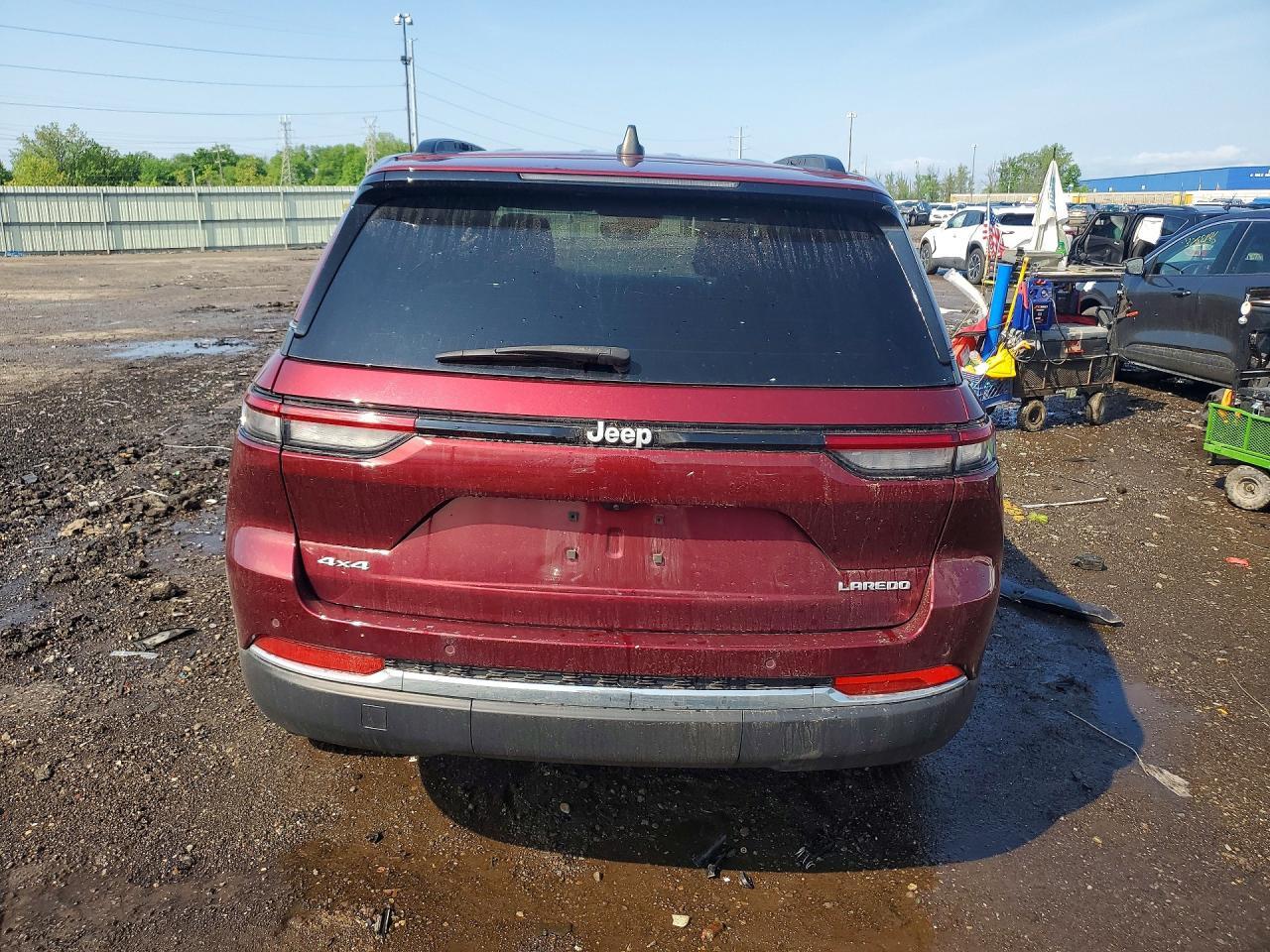 2024 Jeep Grand Cherokee Laredo - Image 6