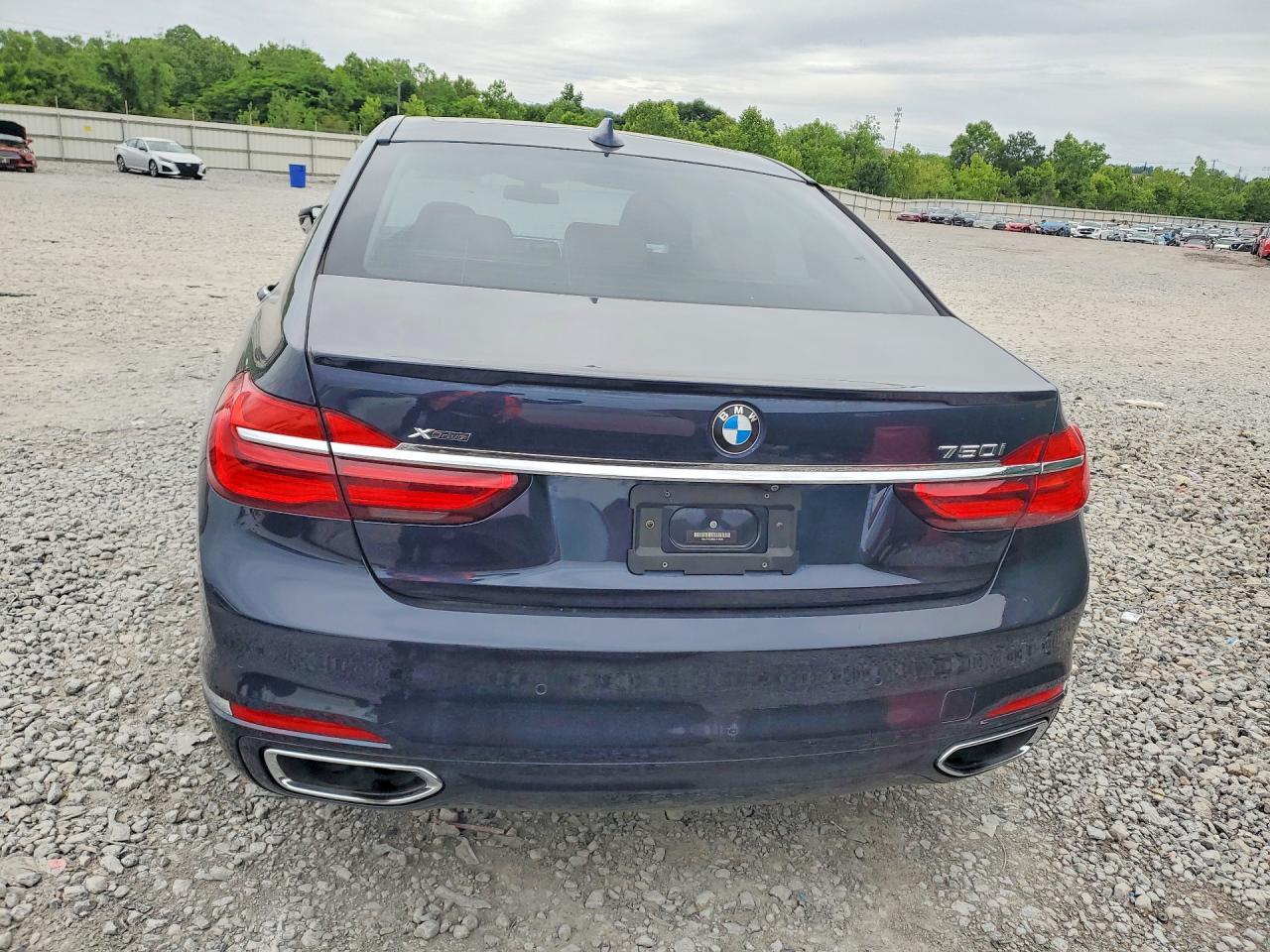 2016 BMW 750 Xi - Фото 6