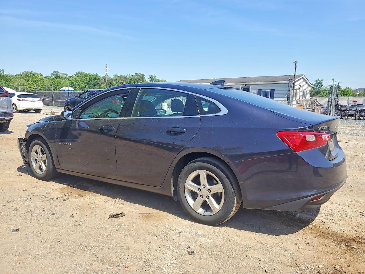 2022 Chevrolet Malibu Ls - Фото 2