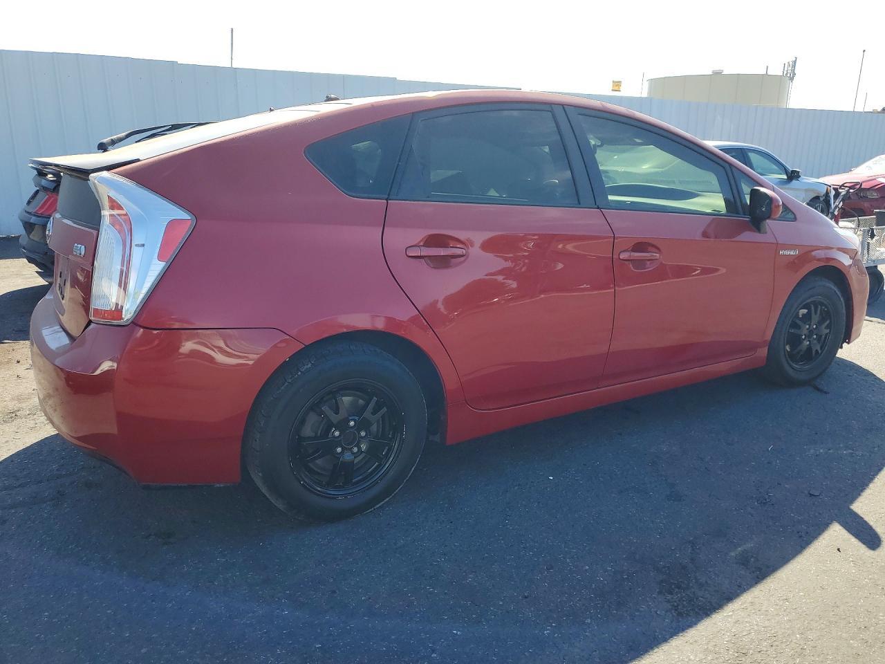 2013 Toyota Prius Two - Фото 3