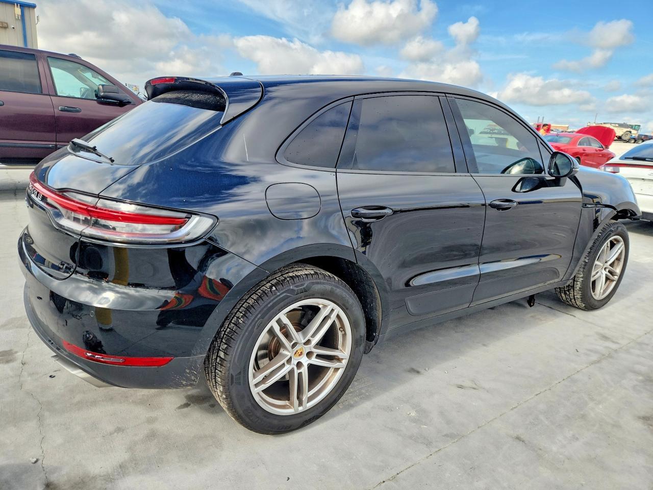 2021 Porsche Macan - Image 3
