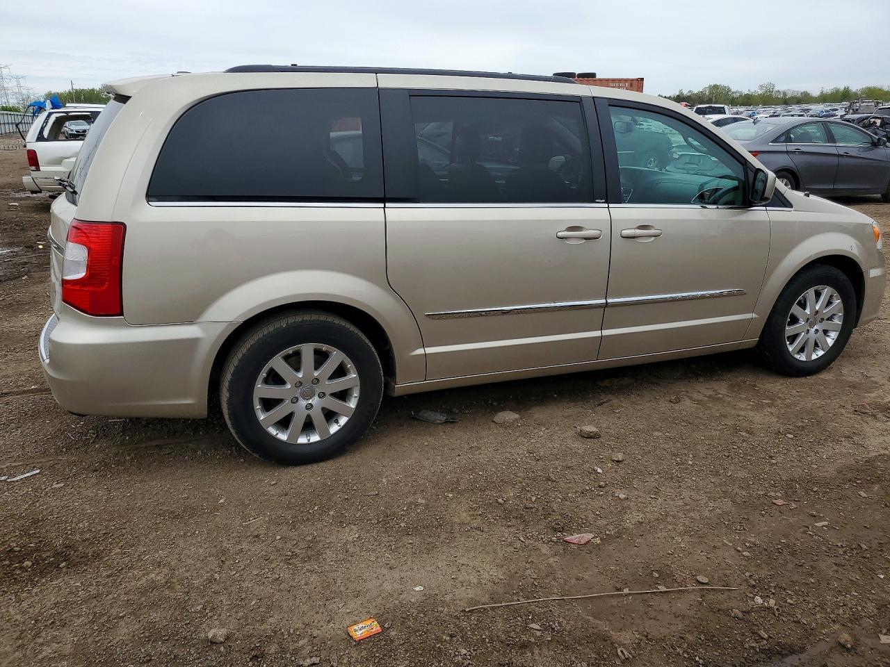 2014 Chrysler Town & Country Touring - Image 3