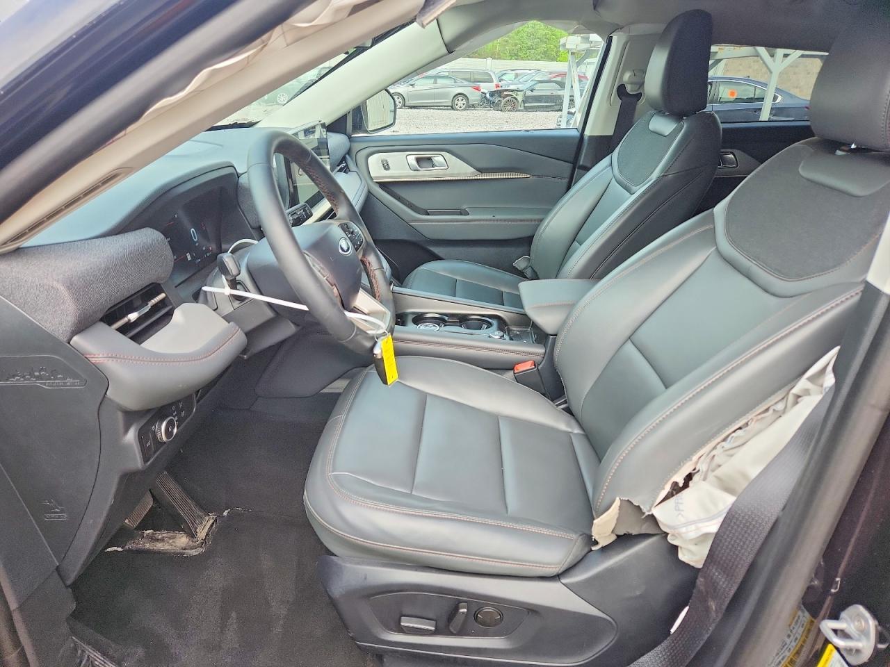 2025 Ford Explorer Active - Image 7