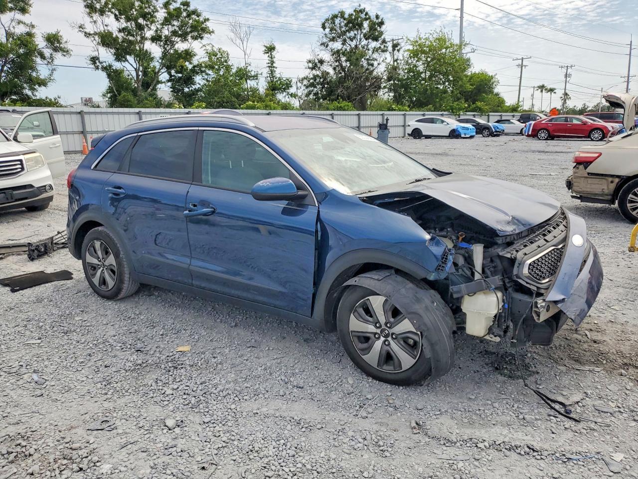 2017 Kia Niro Lx - Фото 4