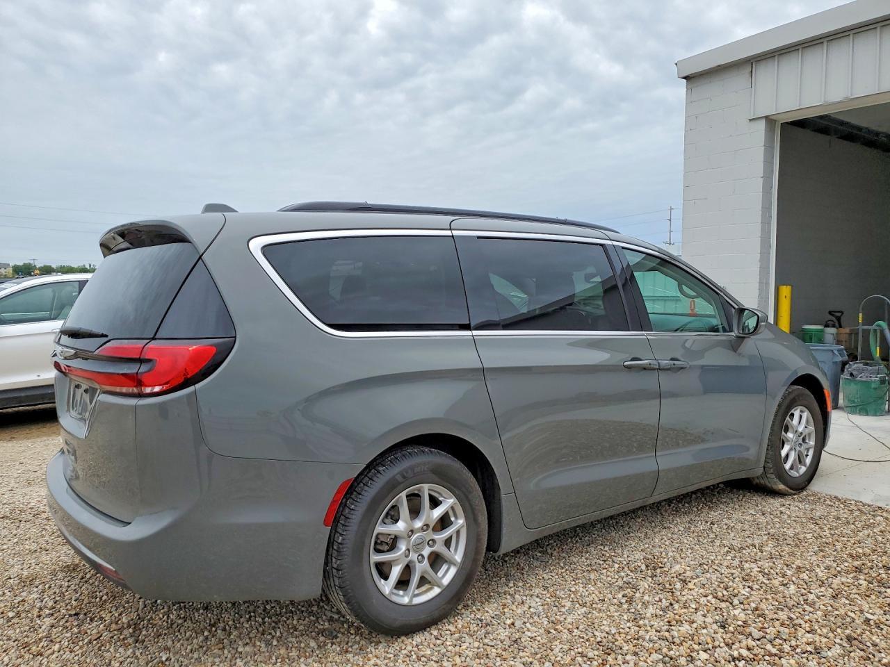 2022 Chrysler Pacifica Touring L - Фото 3
