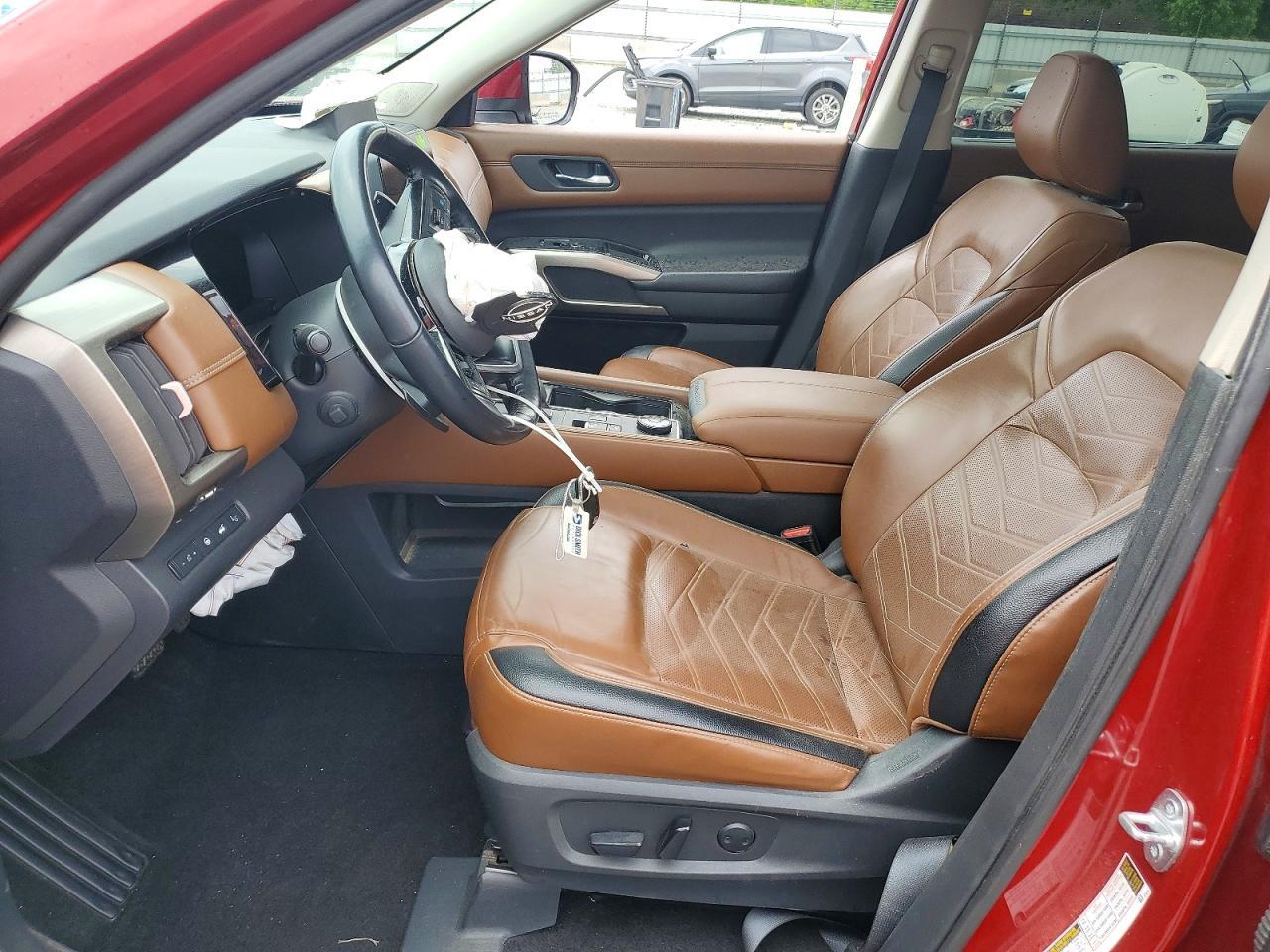 2023 Nissan Pathfinder Platinum - Image 7