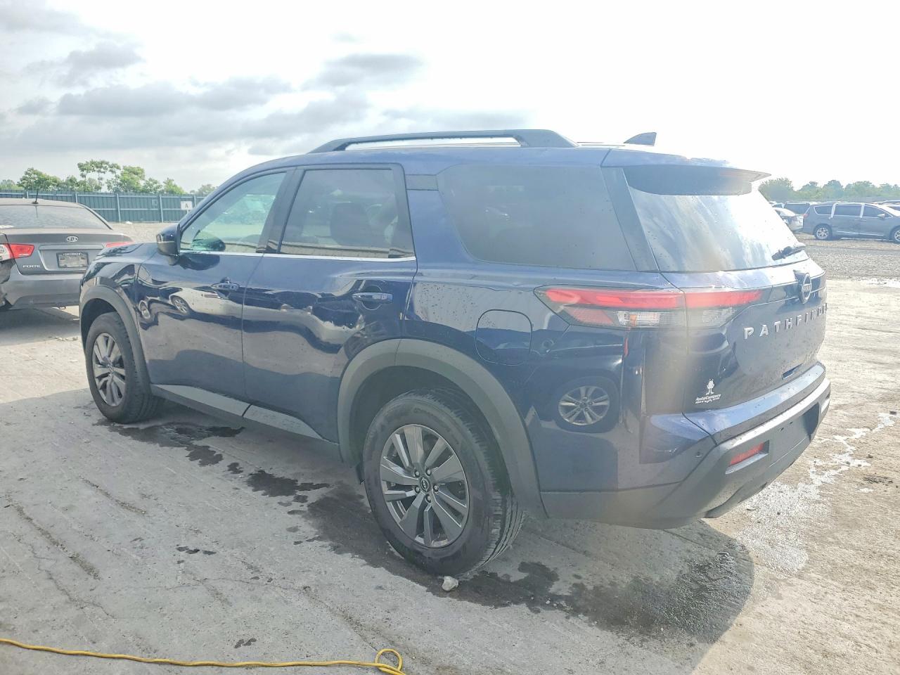 2025 Nissan Pathfinder Sv - Image 2