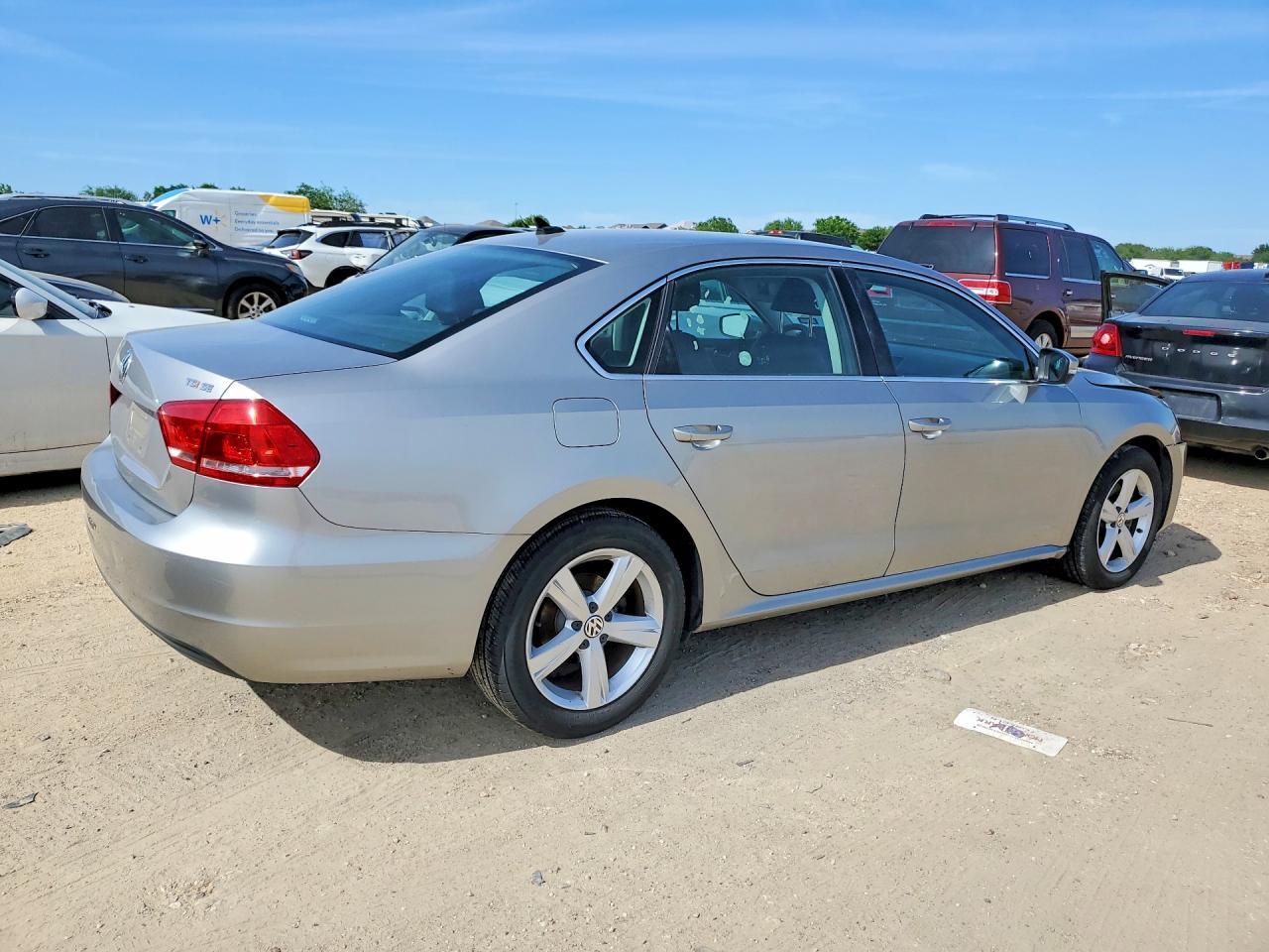 2014 Volkswagen Passat Se - Image 3