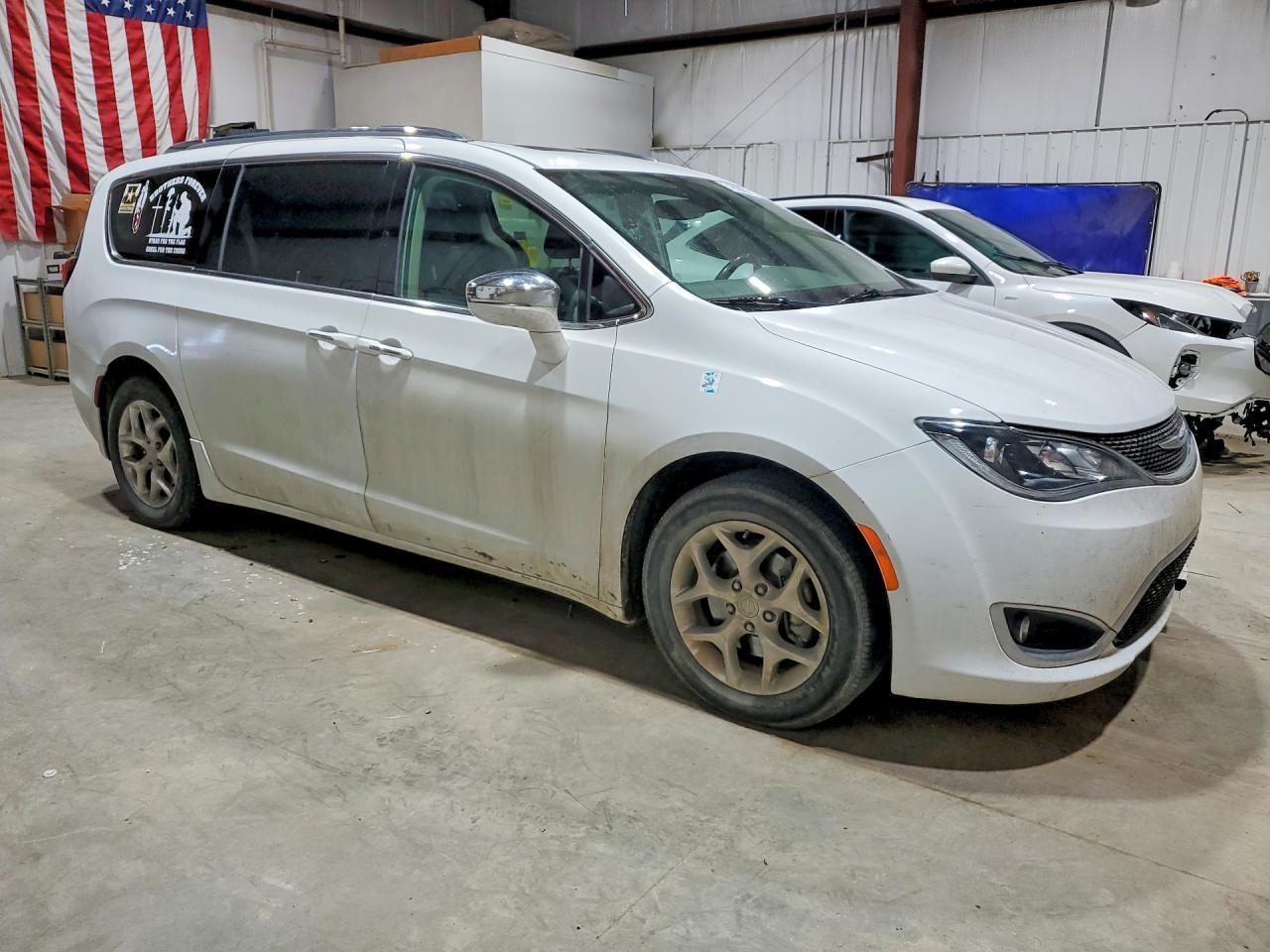 2018 Chrysler Pacifica Limited - Image 4