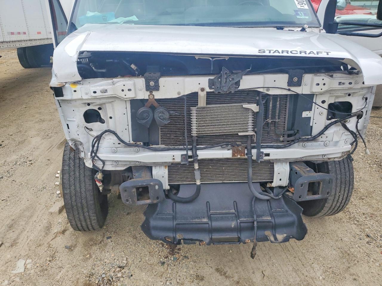 2016 Ford Econoline E450 Super Duty Cutaway Van - Фото 7