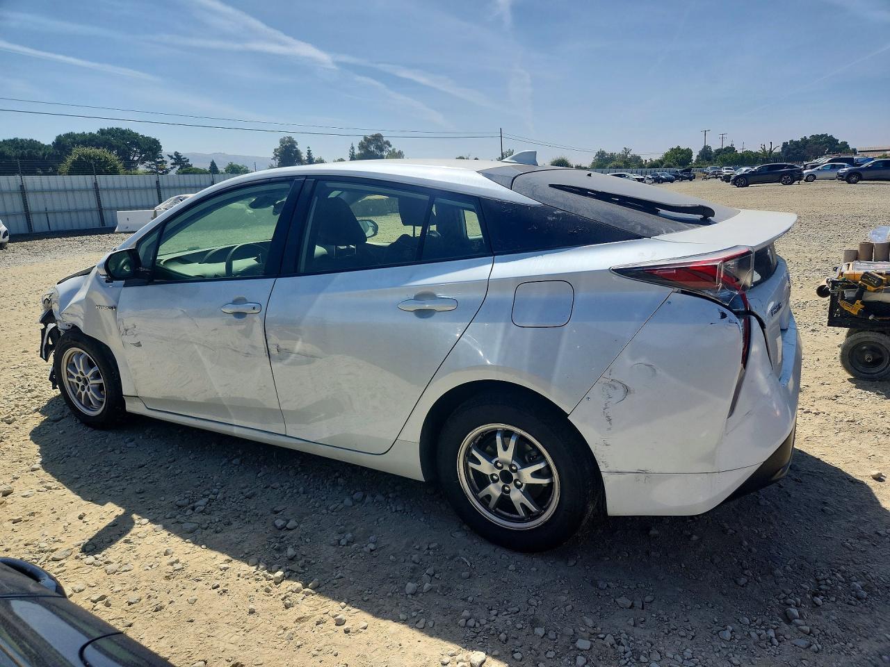 2019 Toyota Prius L Eco - Фото 2