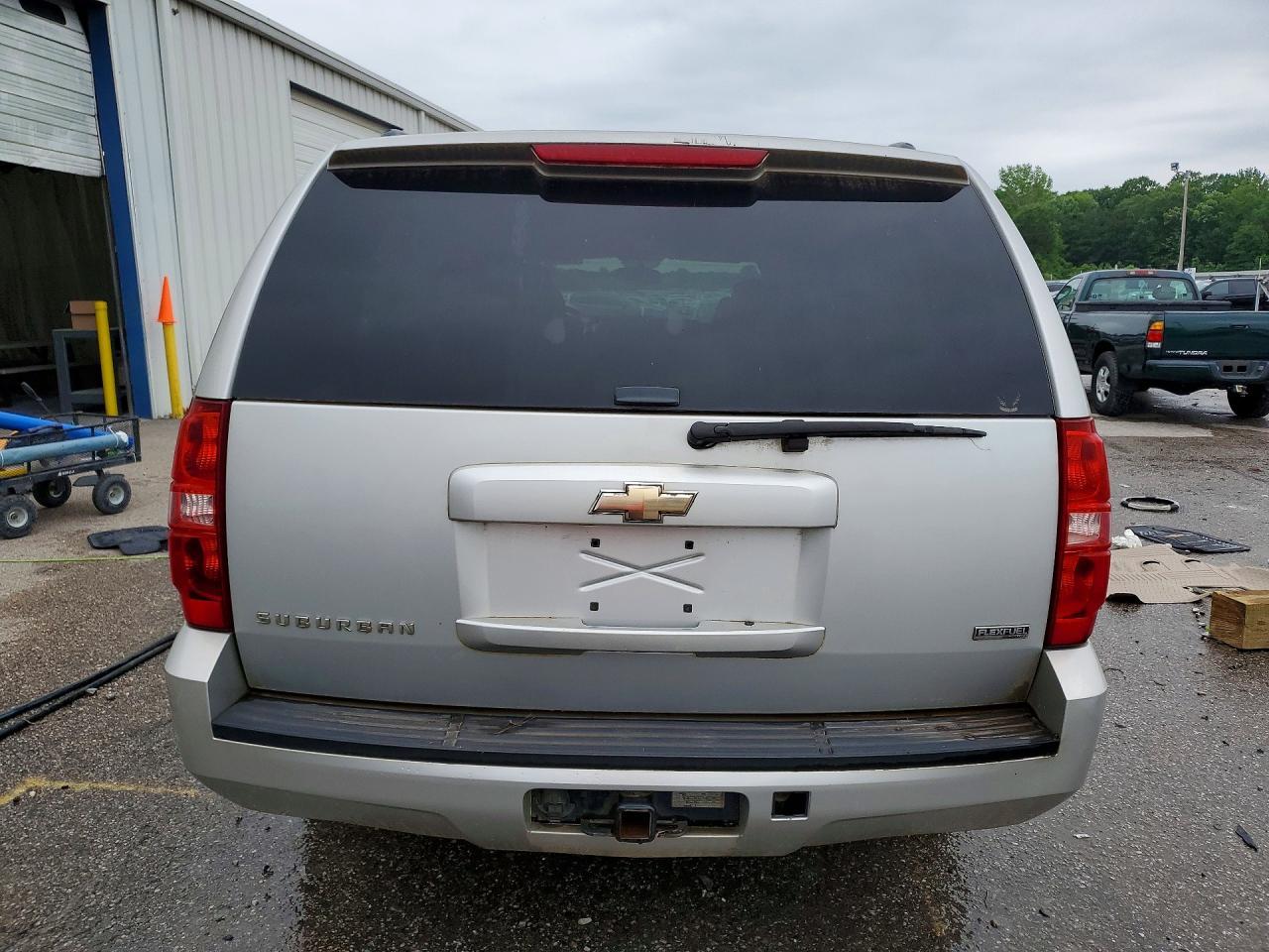 2010 Chevrolet Suburban C1500 Ls - Фото 6