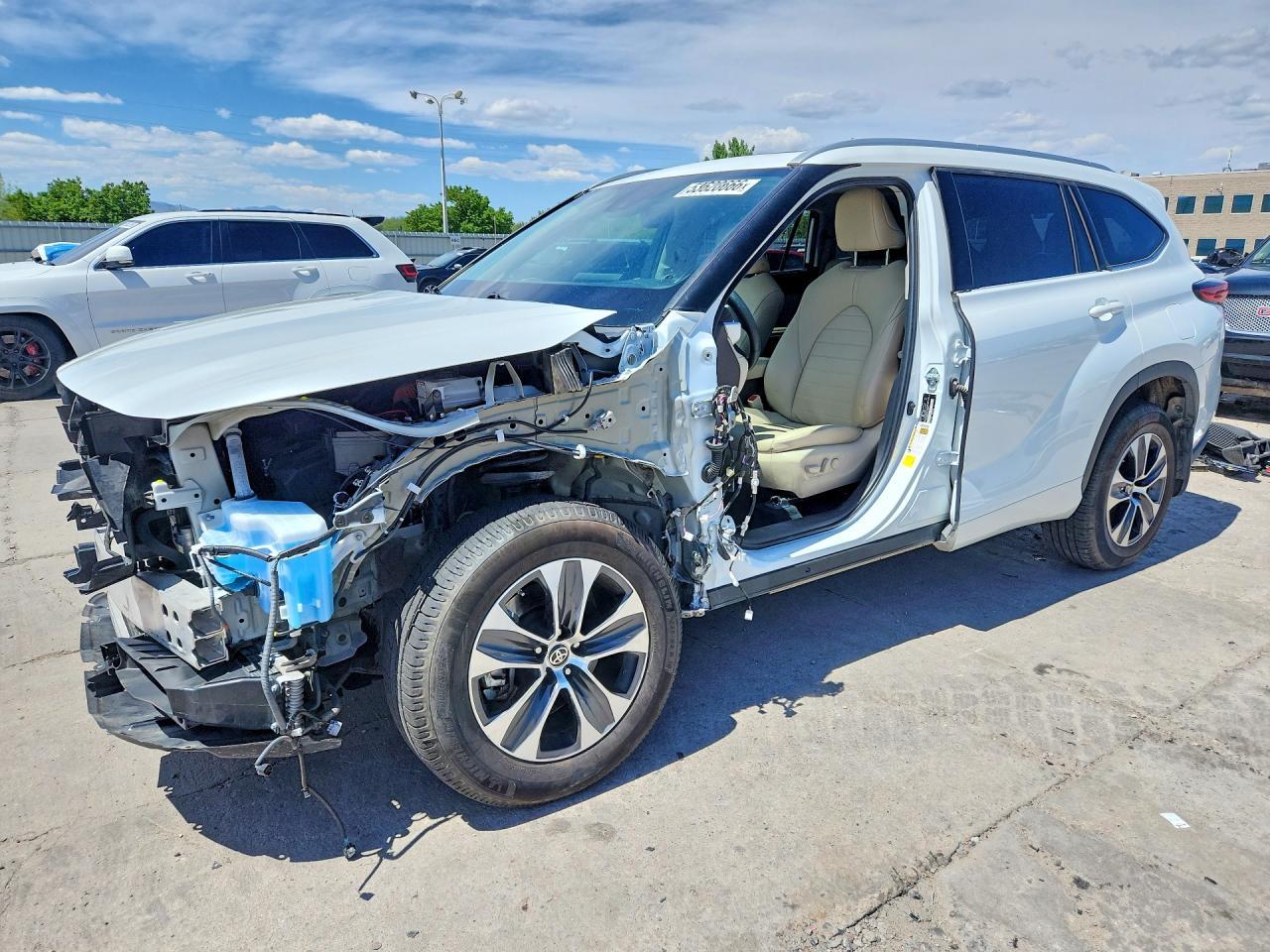 2022 Toyota Highlander Hybrid Xle