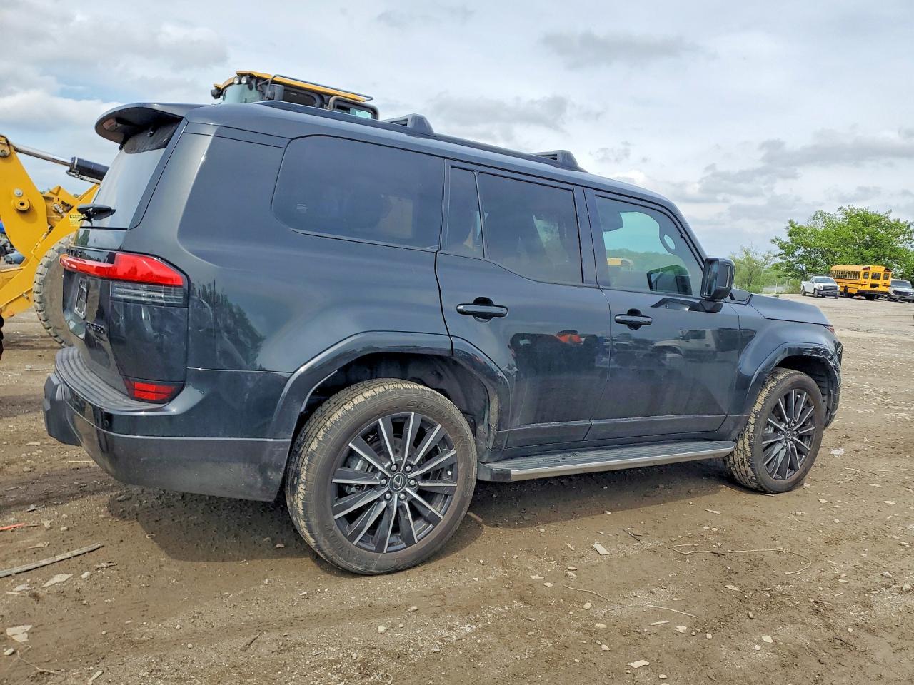2024 Lexus Gx - Image 3