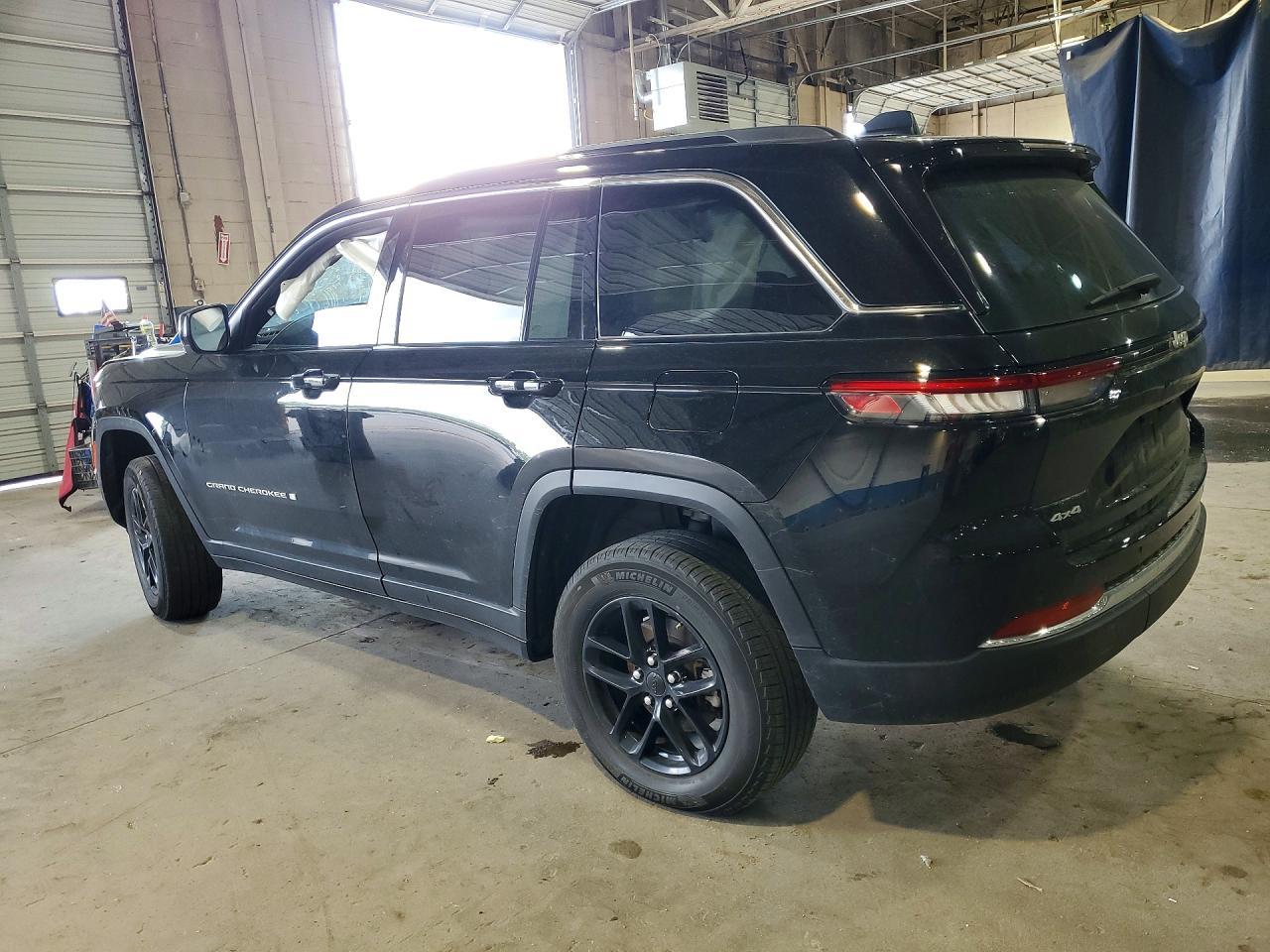 2024 Jeep Grand Cherokee Laredo/Altitude - Image 2