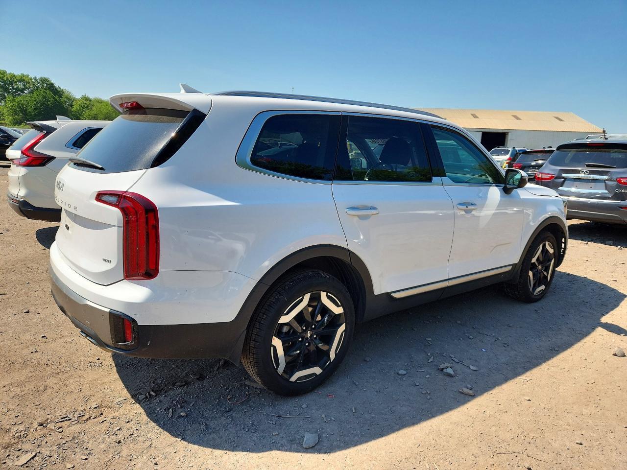 2025 Kia Telluride S - Image 3