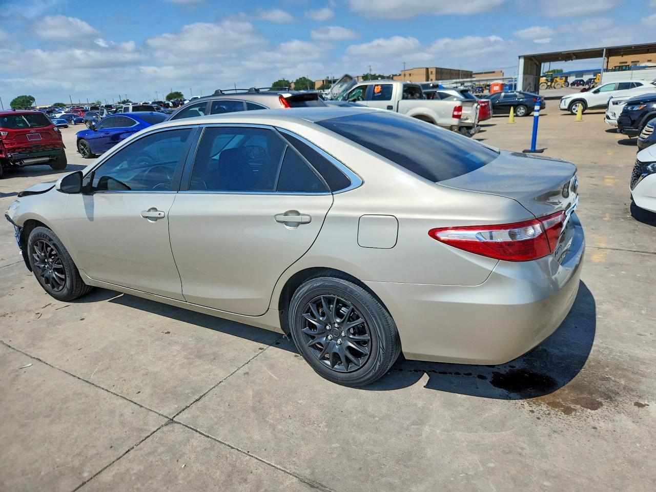 2017 Toyota Camry Le - Фото 2