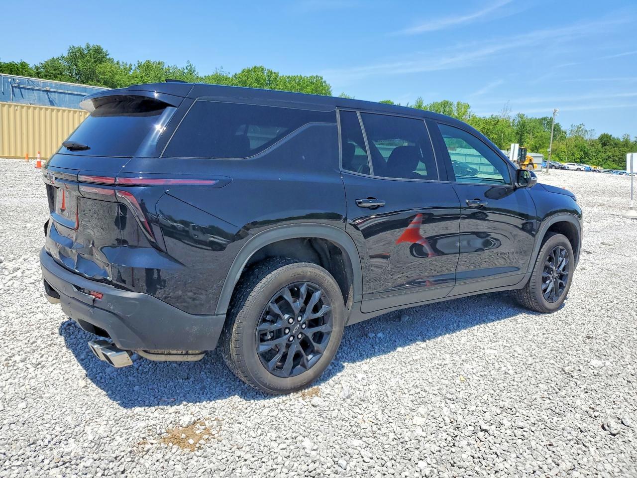 2024 Chevrolet Traverse Ls - Image 3