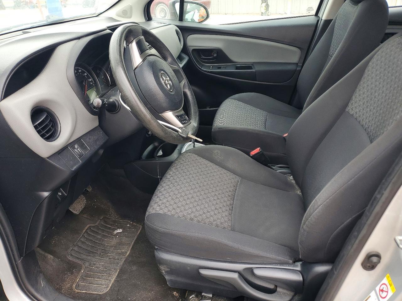 2017 Toyota Yaris 5-Door L Fleet - Фото 7
