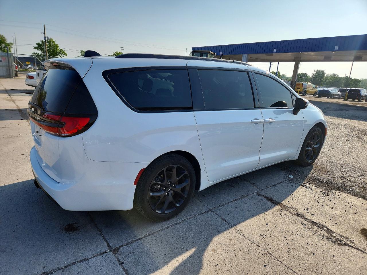 2023 Chrysler Pacifica Touring L - Image 3