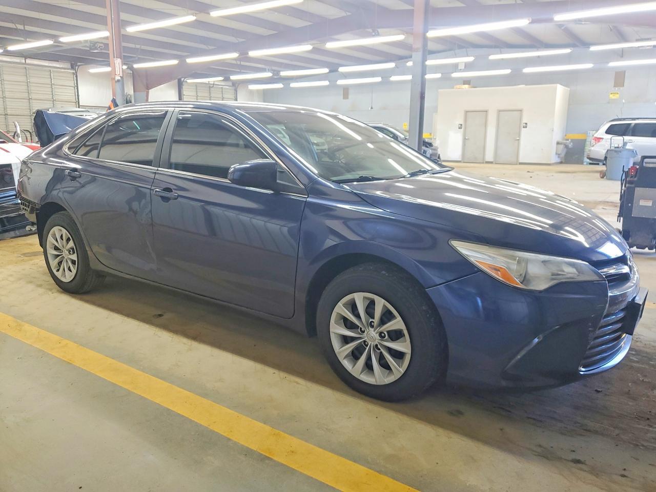 2015 Toyota Camry Le - Фото 4
