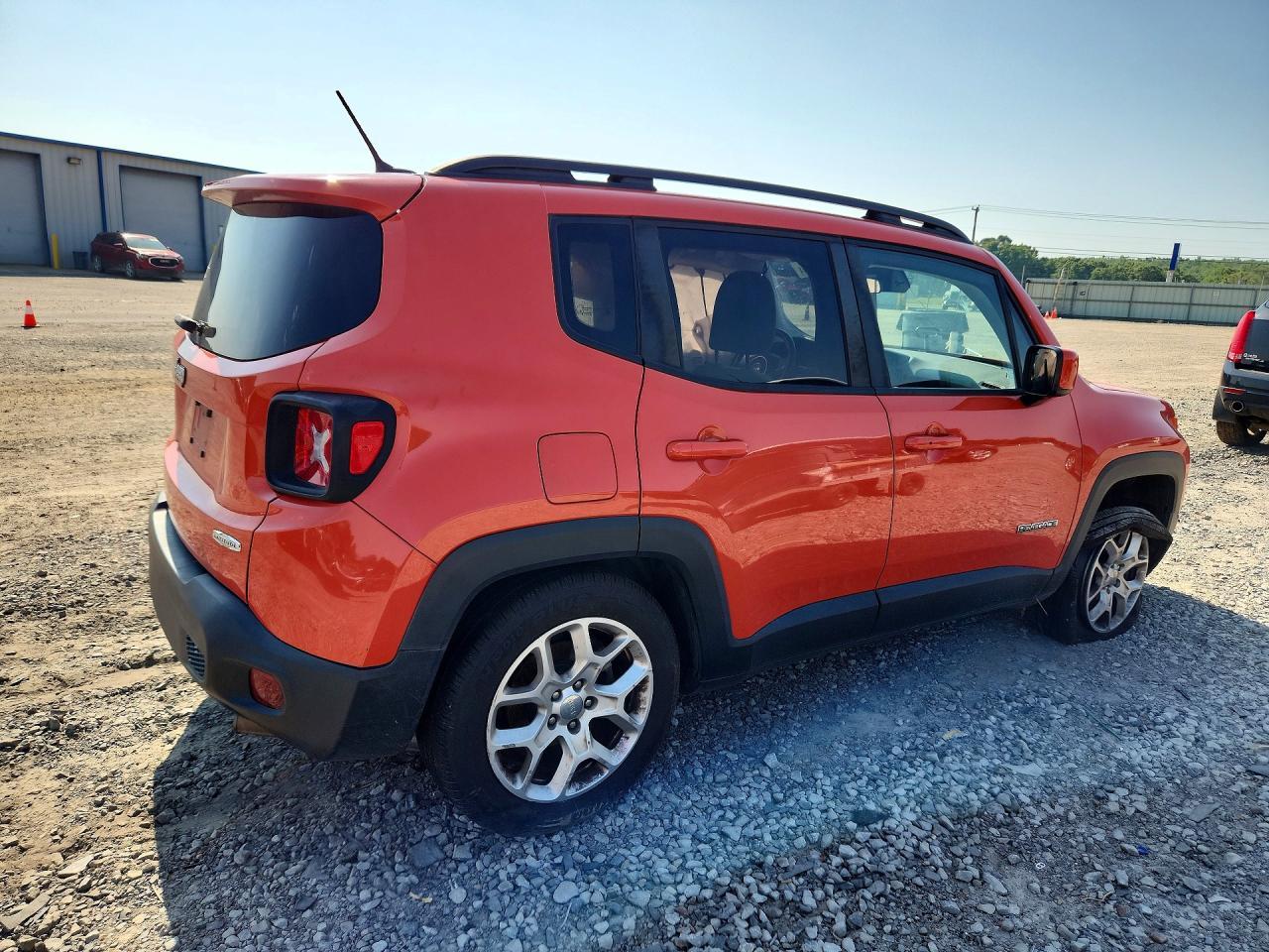 2017 Jeep Renegade Latitude - Image 3